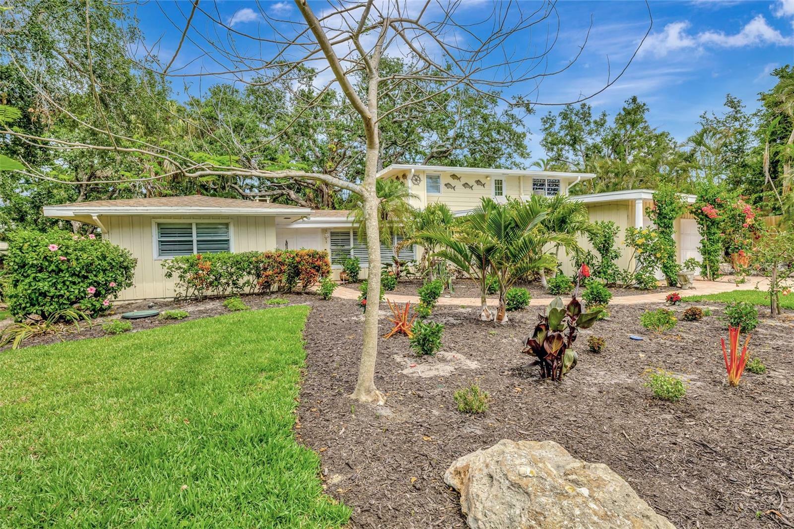 Property Photo: 6343 Hollywood Boulevard FL 34231