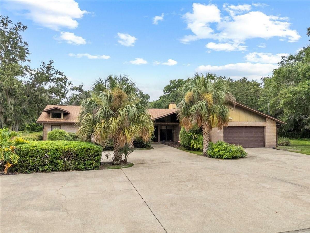 Property Photo: 309 Hidden Lake Drive FL 33511