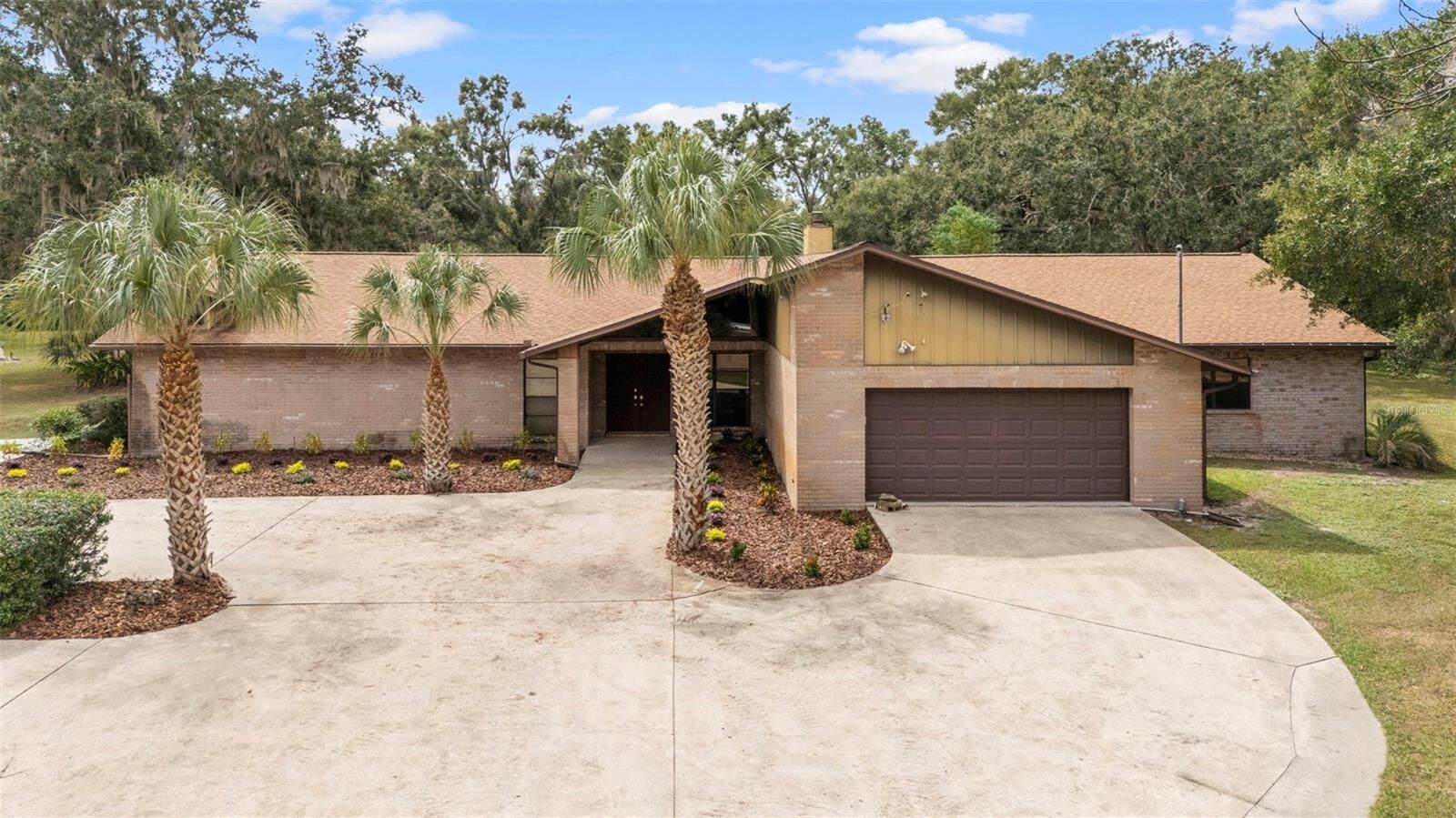 Property Photo: 309 Hidden Lake Drive FL 33511