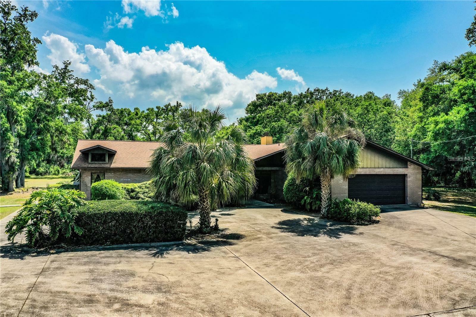 Property Photo: 309 Hidden Lake Drive FL 33511