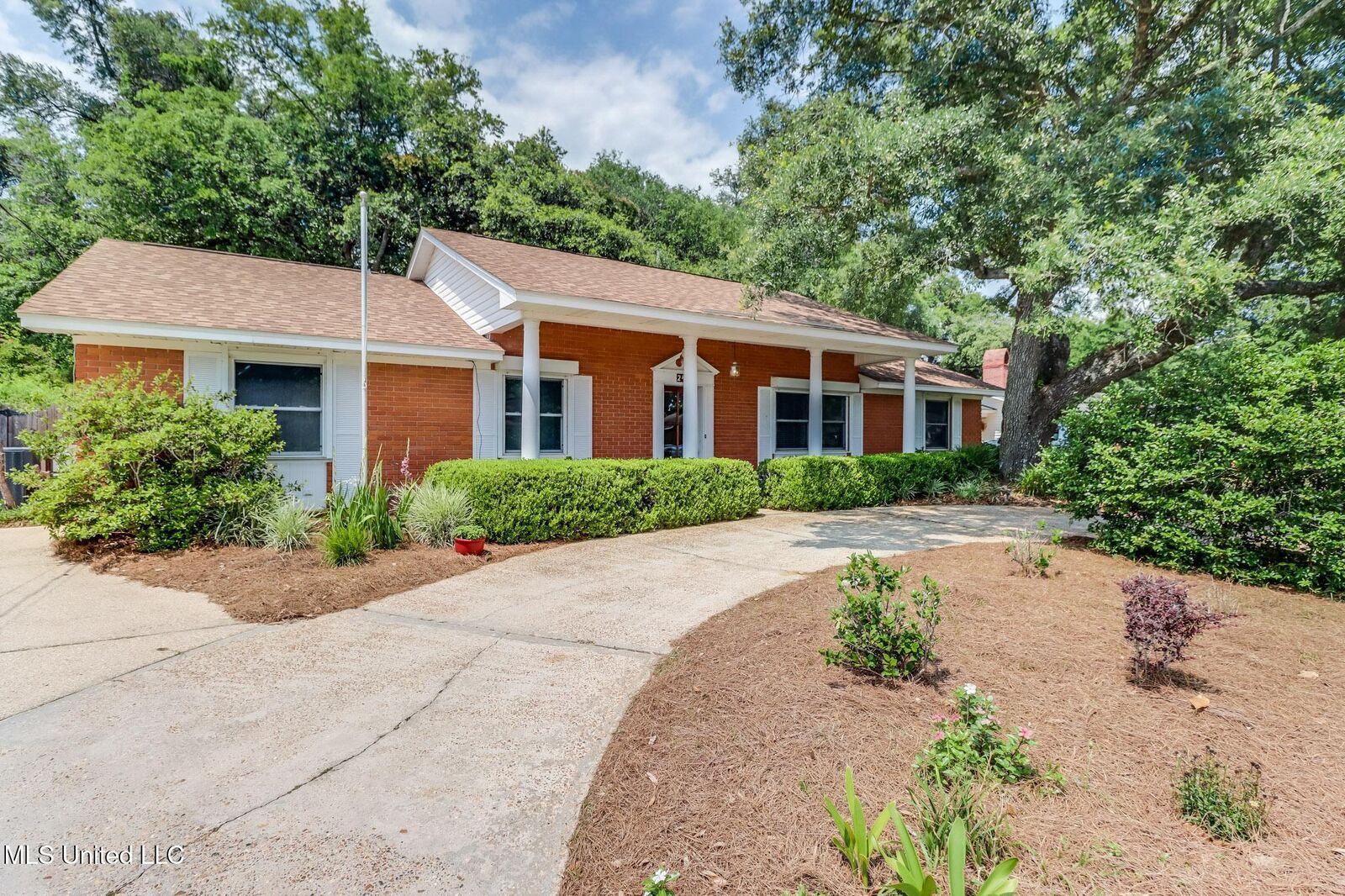 Property Photo:  2421 Demaret Drive  MS 39507 