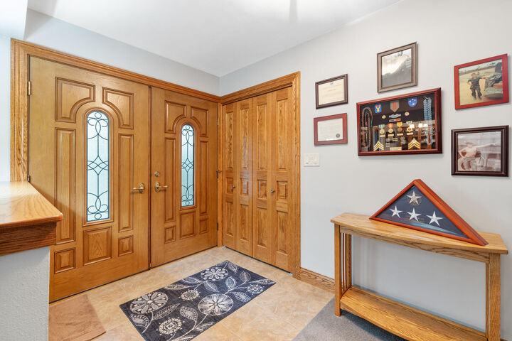 Property Photo:  1001 W Fairfield Ct  WI 53217