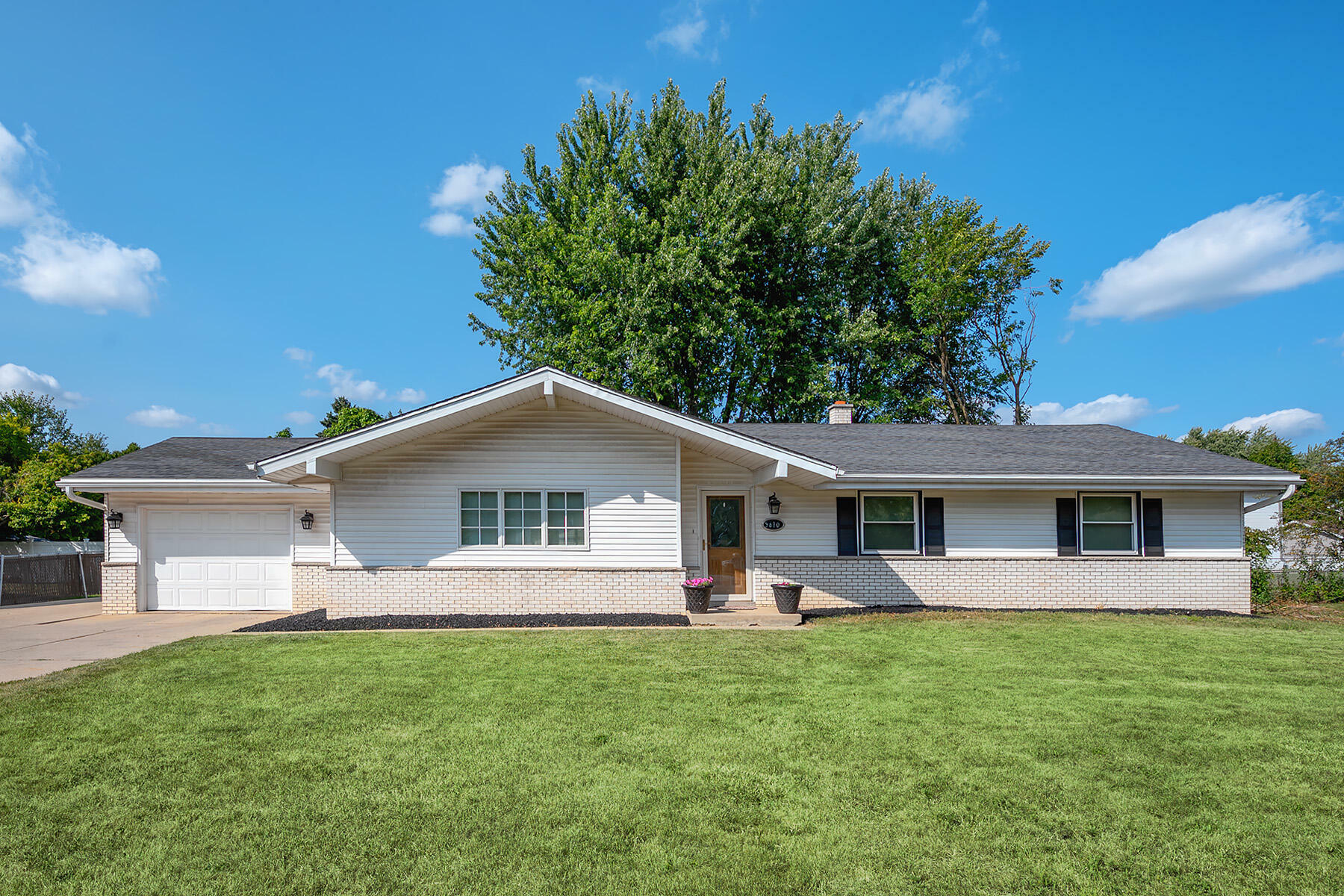 Property Photo: 9810 W Good Hope Rd WI 53224