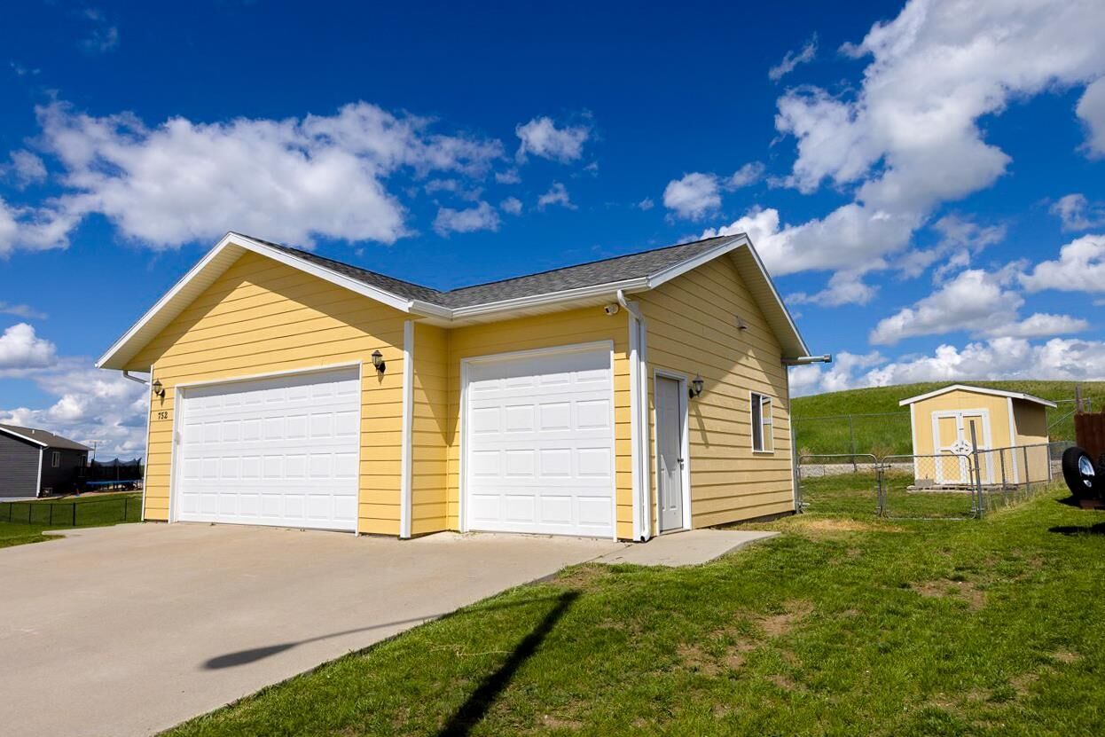Property Photo: 752 Bear Tooth Court SD 57719