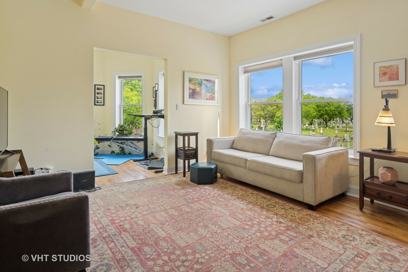 Property Photo: 4755 N Beacon Street 3 IL 60640