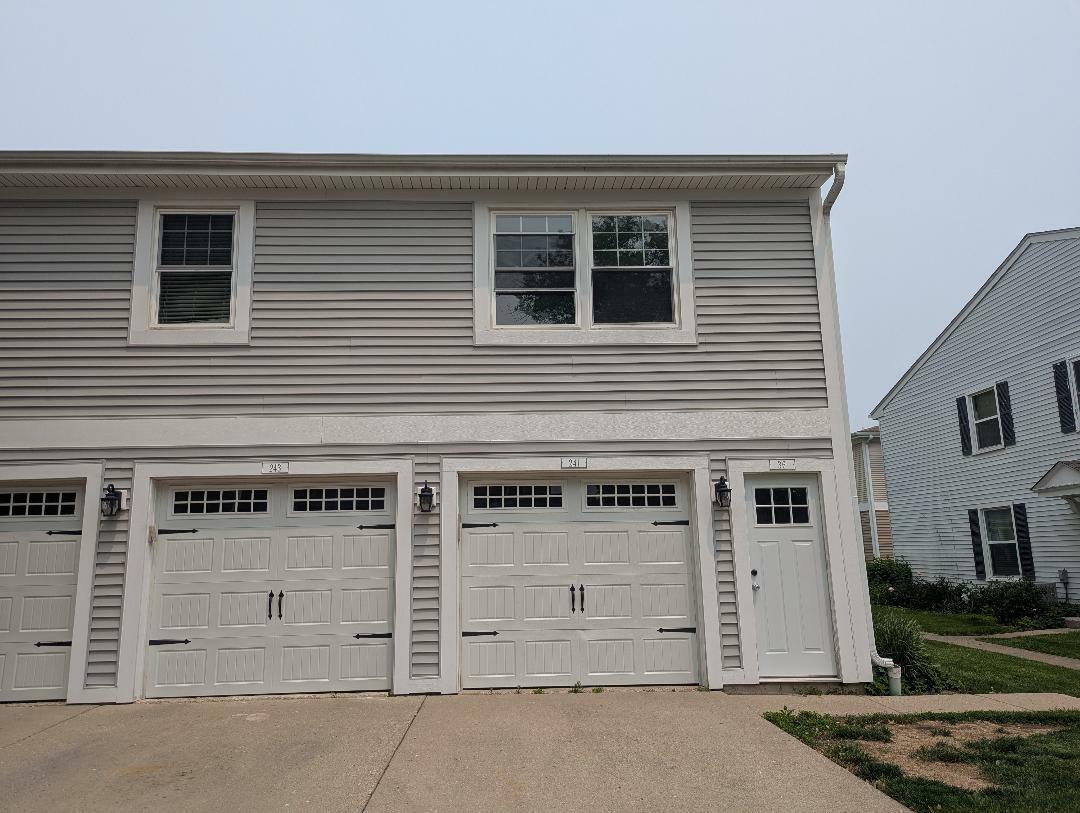 Property Photo: 241 Sunset Court 241 IL 60061