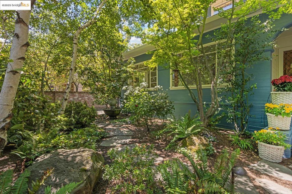 Property Photo: 765 University Ave CA 94301