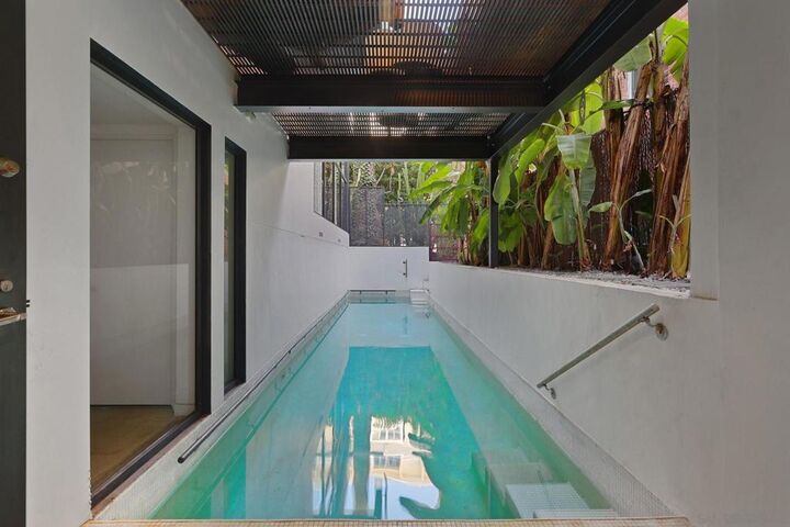 Property Photo:  7 Vicente Terrace  CA 90401