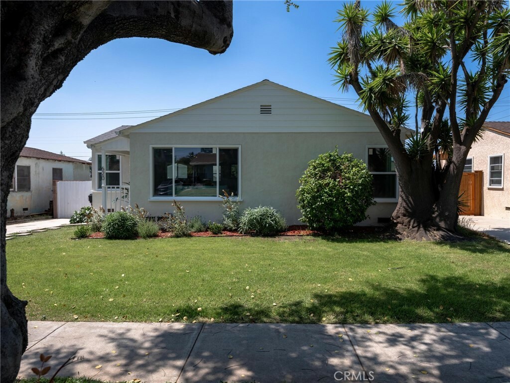 Property Photo:  620 W Ellis Avenue  CA 90302 