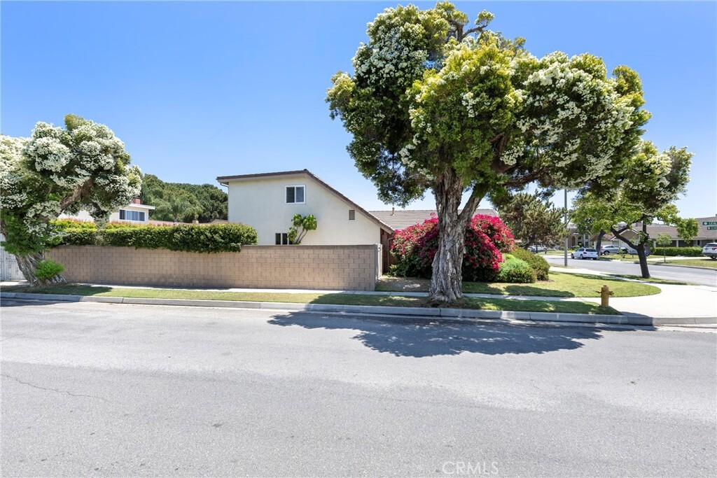 Property Photo: 13119 Semora Place CA 90703