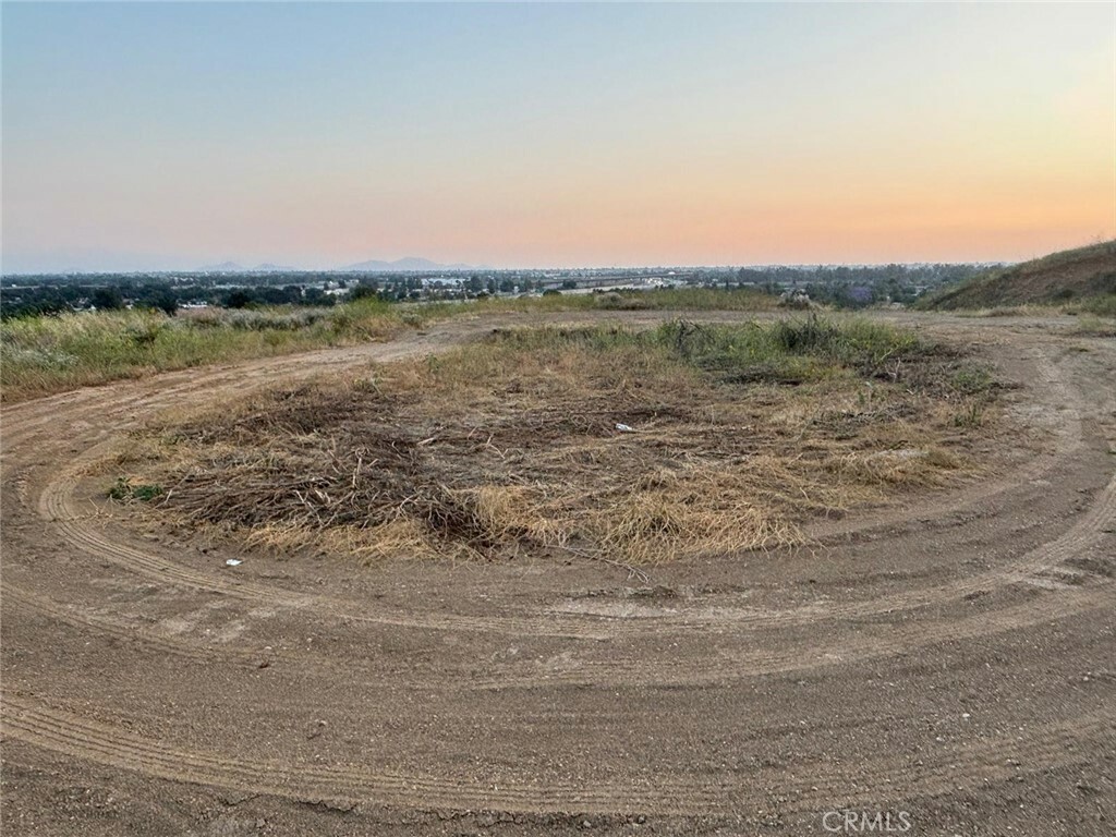 Property Photo:  1084 W Marshall Blvd  CA 92405 