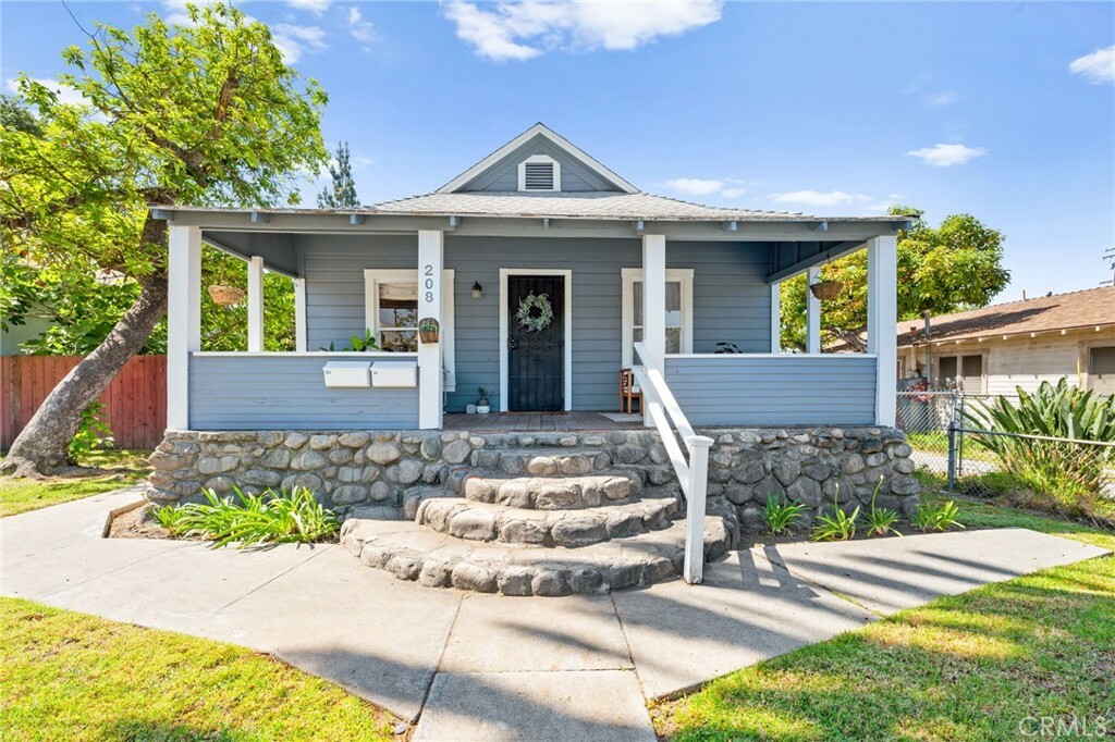 208 W Walnut Avenue  Monrovia CA 91016 photo