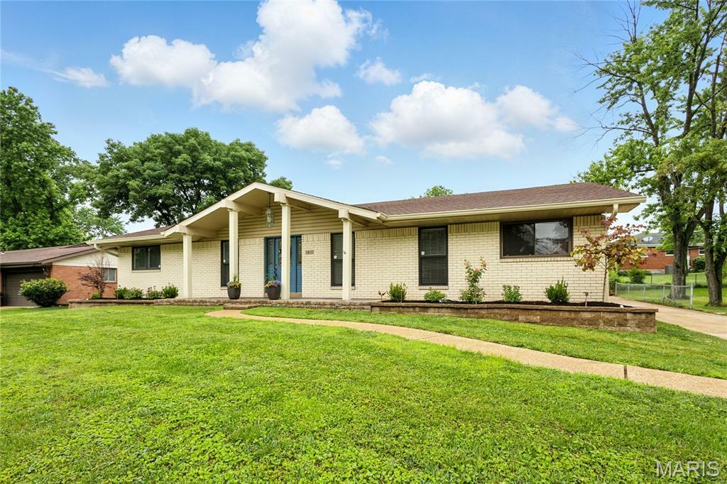 Property Photo: 5839 Pebble Oak Drive MO 63128