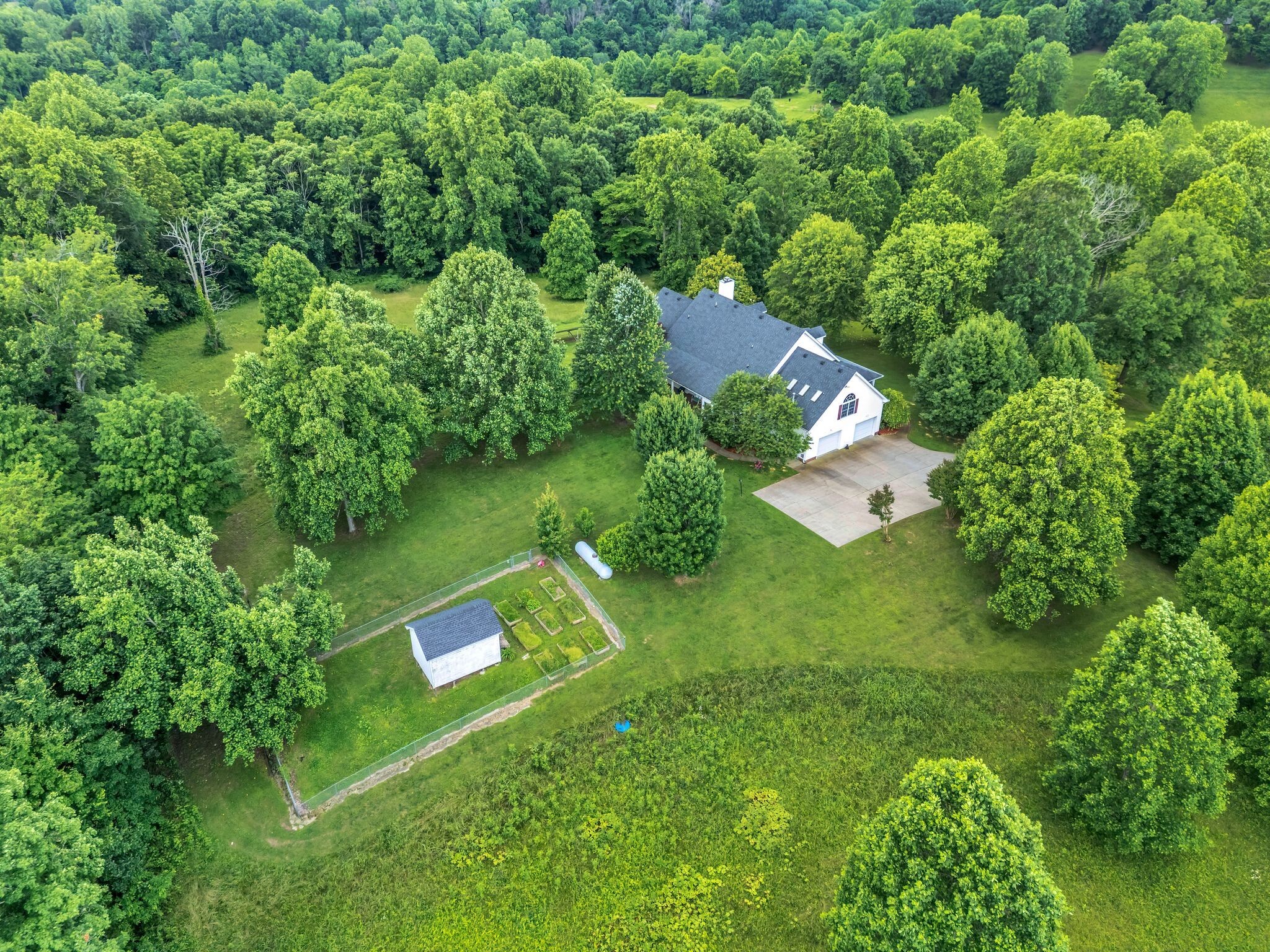 Property Photo: 904 Weeping Willow Rd TN 37075