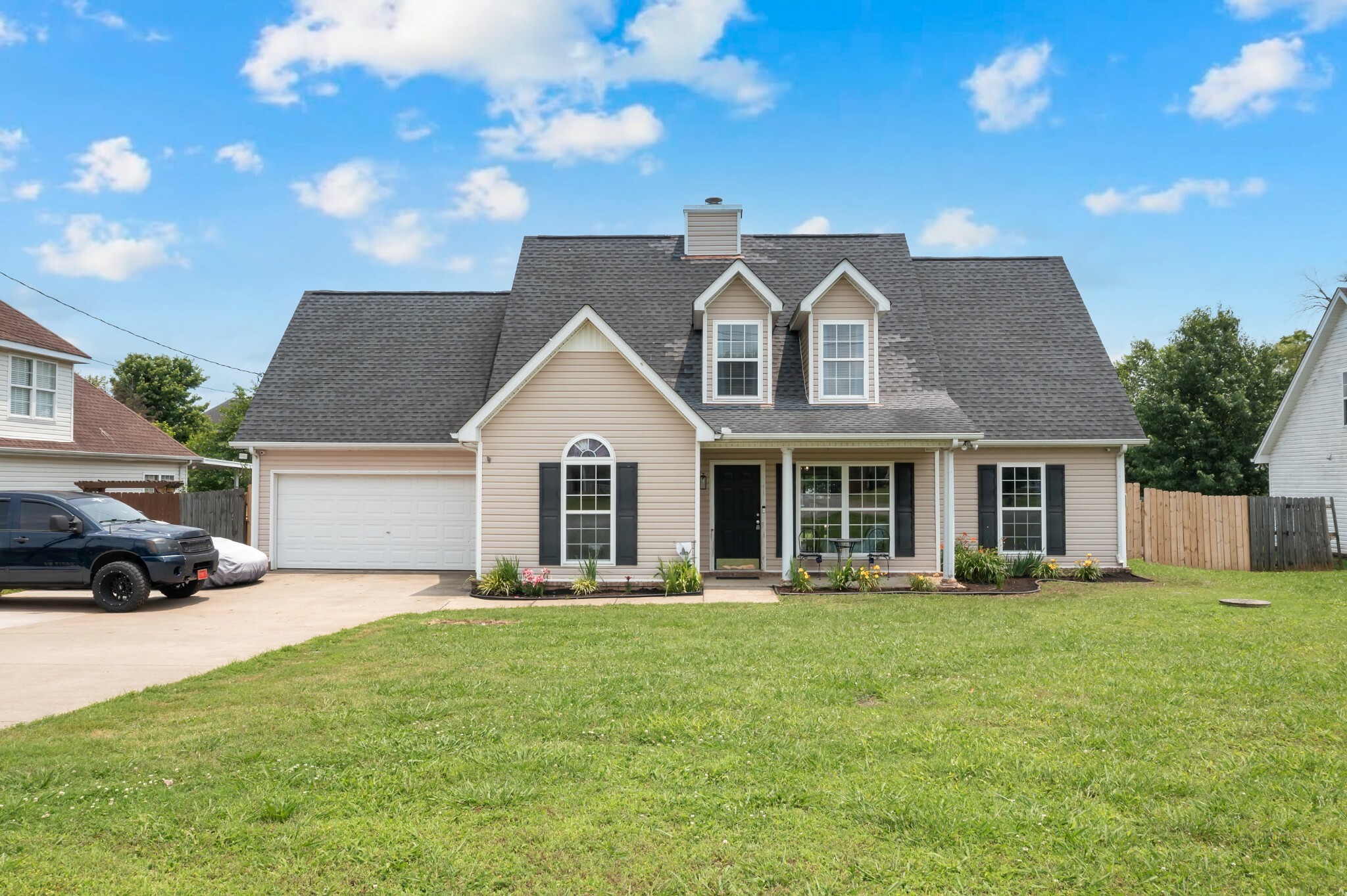 Property Photo: 681 Crescent Rd TN 37128