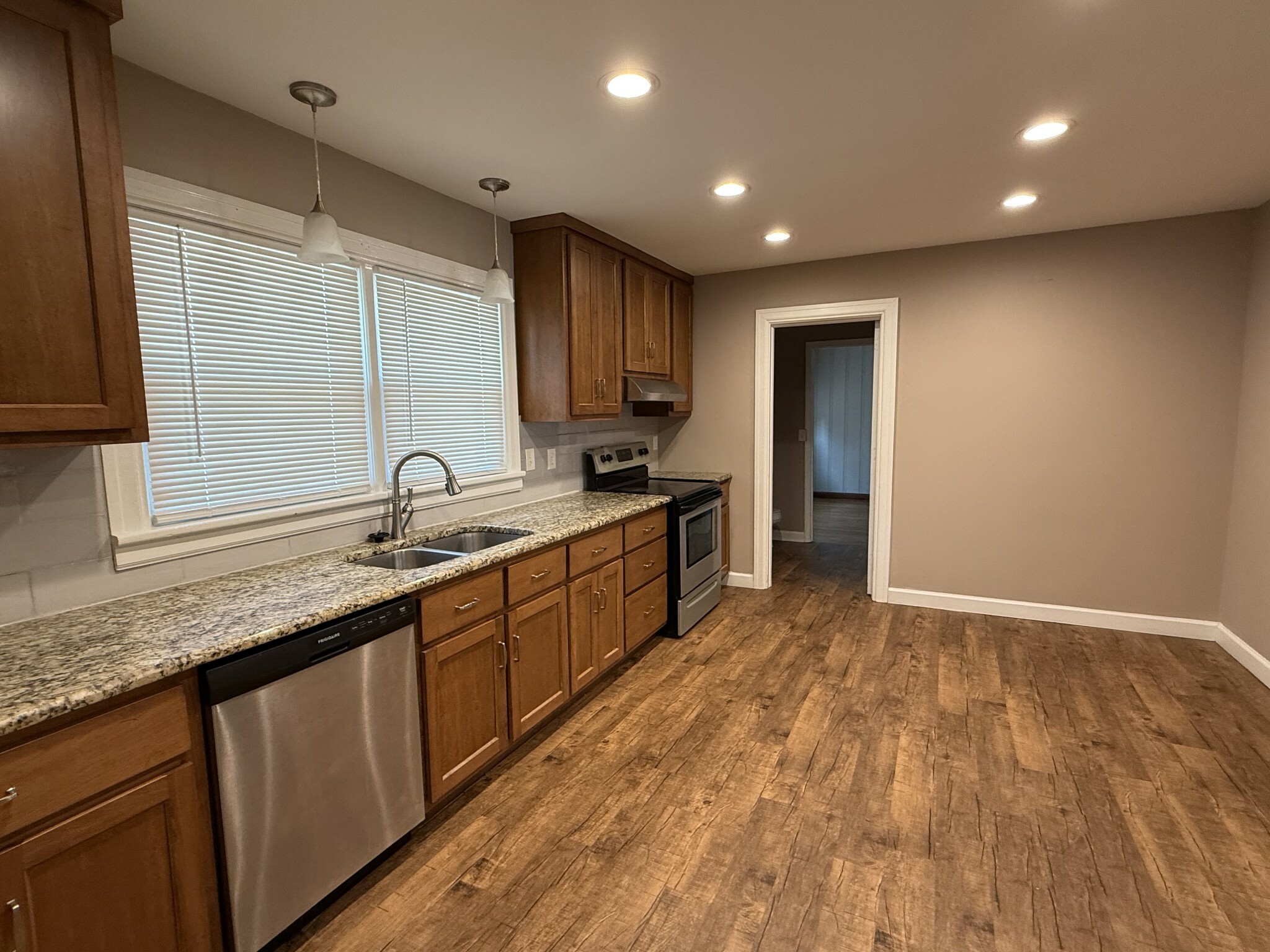 Property Photo: 613 Hardison St TN 37388
