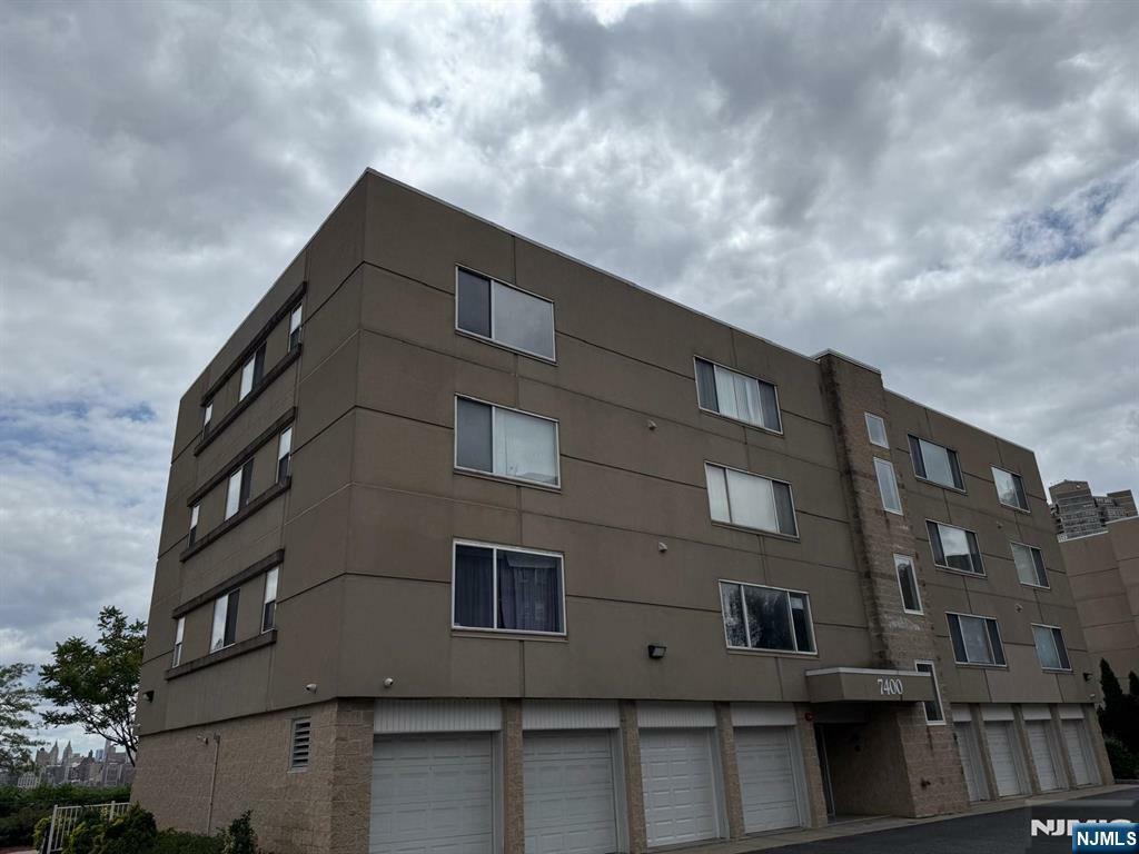 Property Photo:  7400 Boulevard East 2C  NJ 07047 