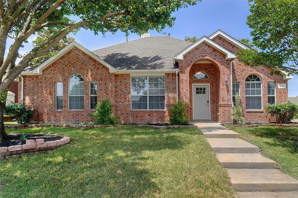Property Photo: 211 Windsong Way TX 75002