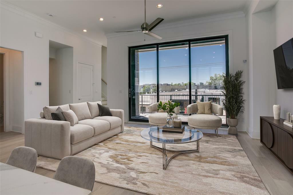 Property Photo: 213 Carroll Street TX 76107