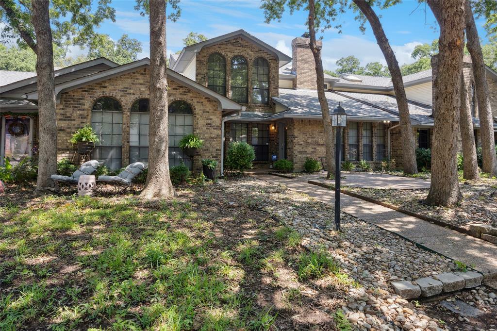 Property Photo:  1011 W Lovers Lane  TX 76013 