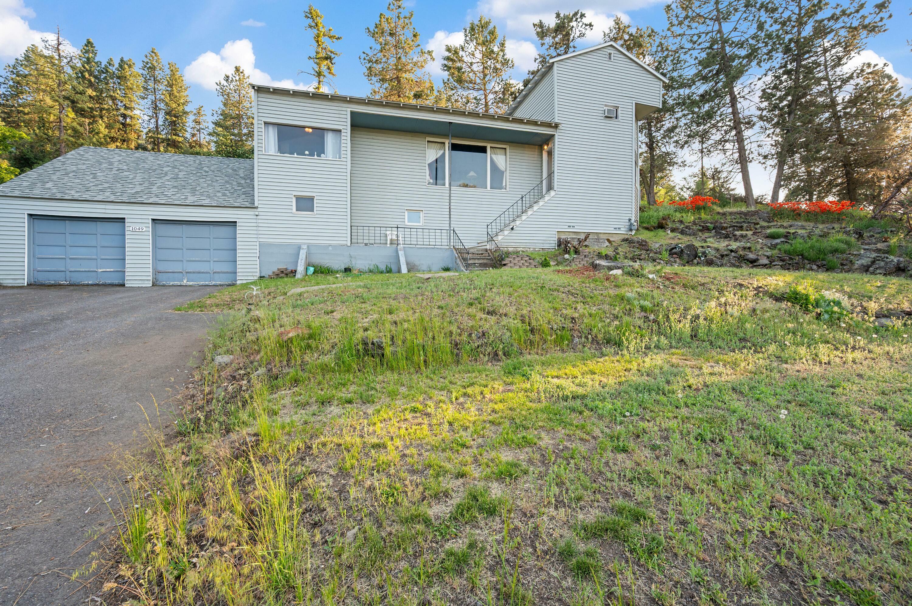 Property Photo: 1049 Lakeshore Drive OR 97601