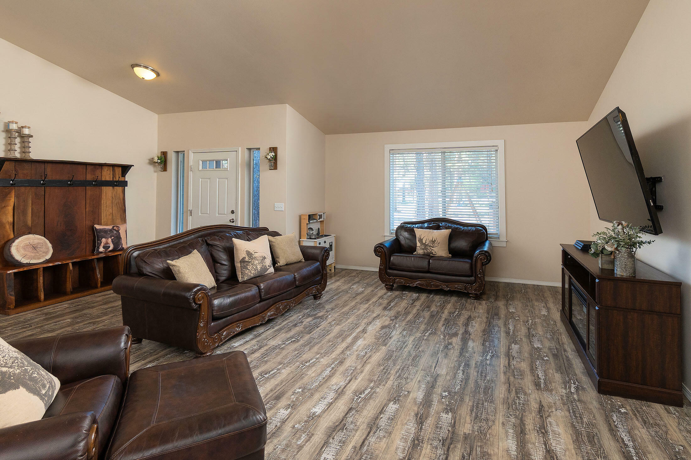 Property Photo: 16050 Dick Road OR 97739