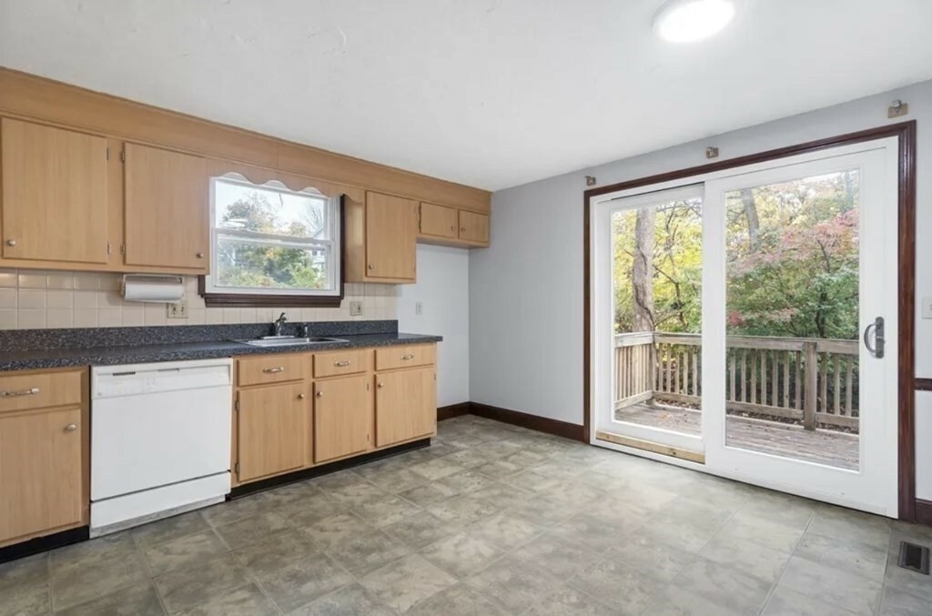 Property Photo: 24 Bows Ln 24 MA 02322