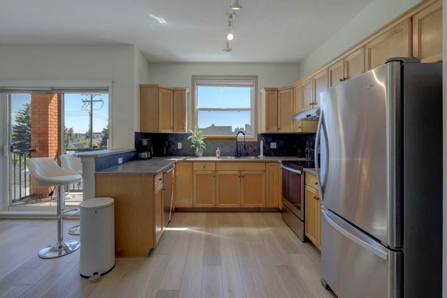 Property Photo: 2134 Kensington Road NW 302 AB T2N 3R7
