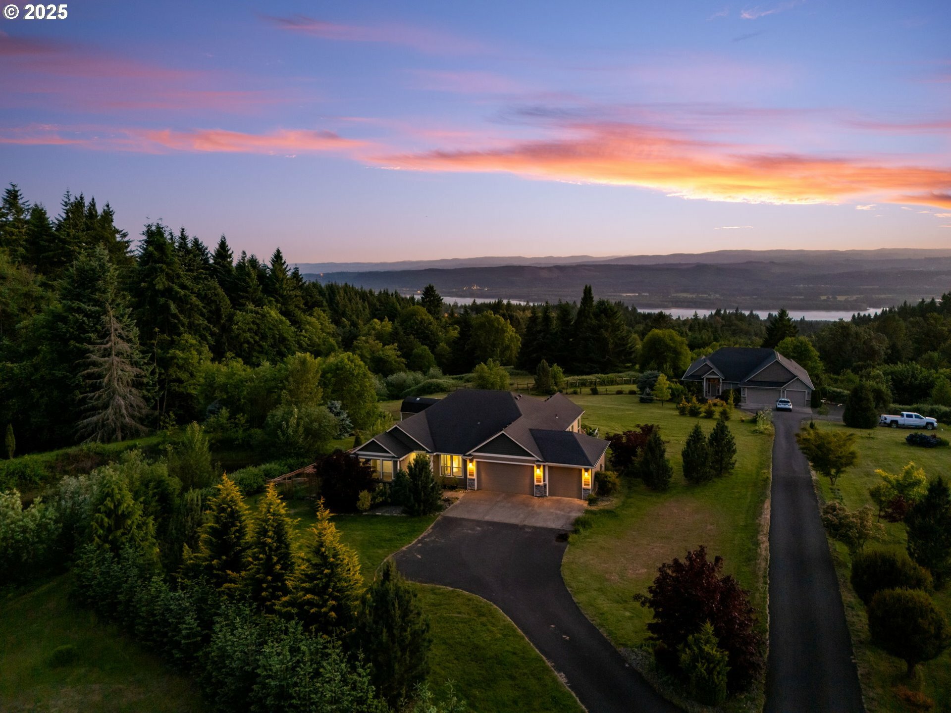 Property Photo: 211 Cokesbury Rd WA 98625