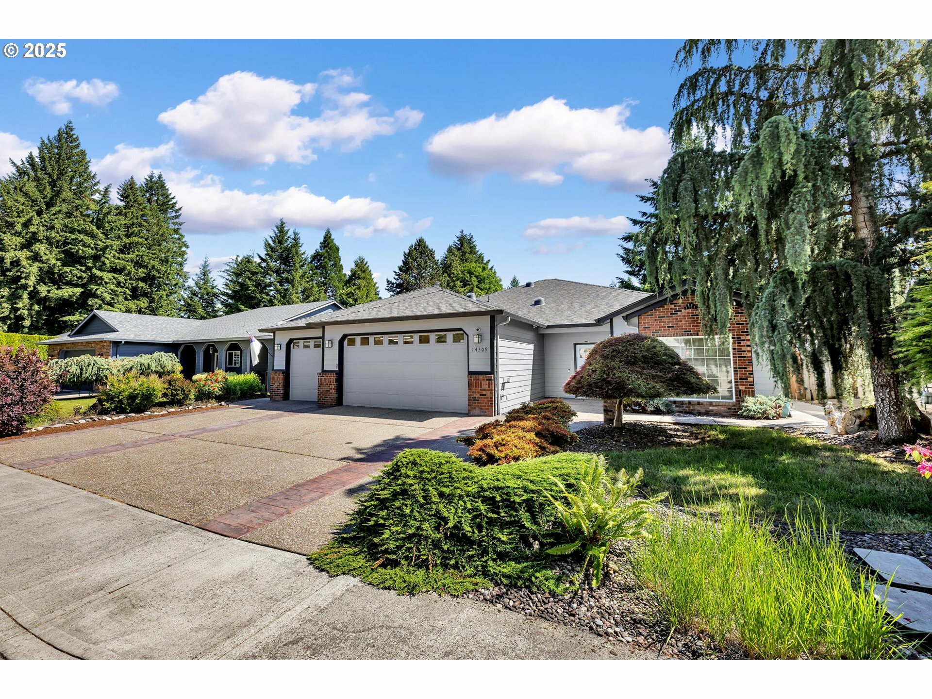 Property Photo: 14309 NE 94th St WA 98682