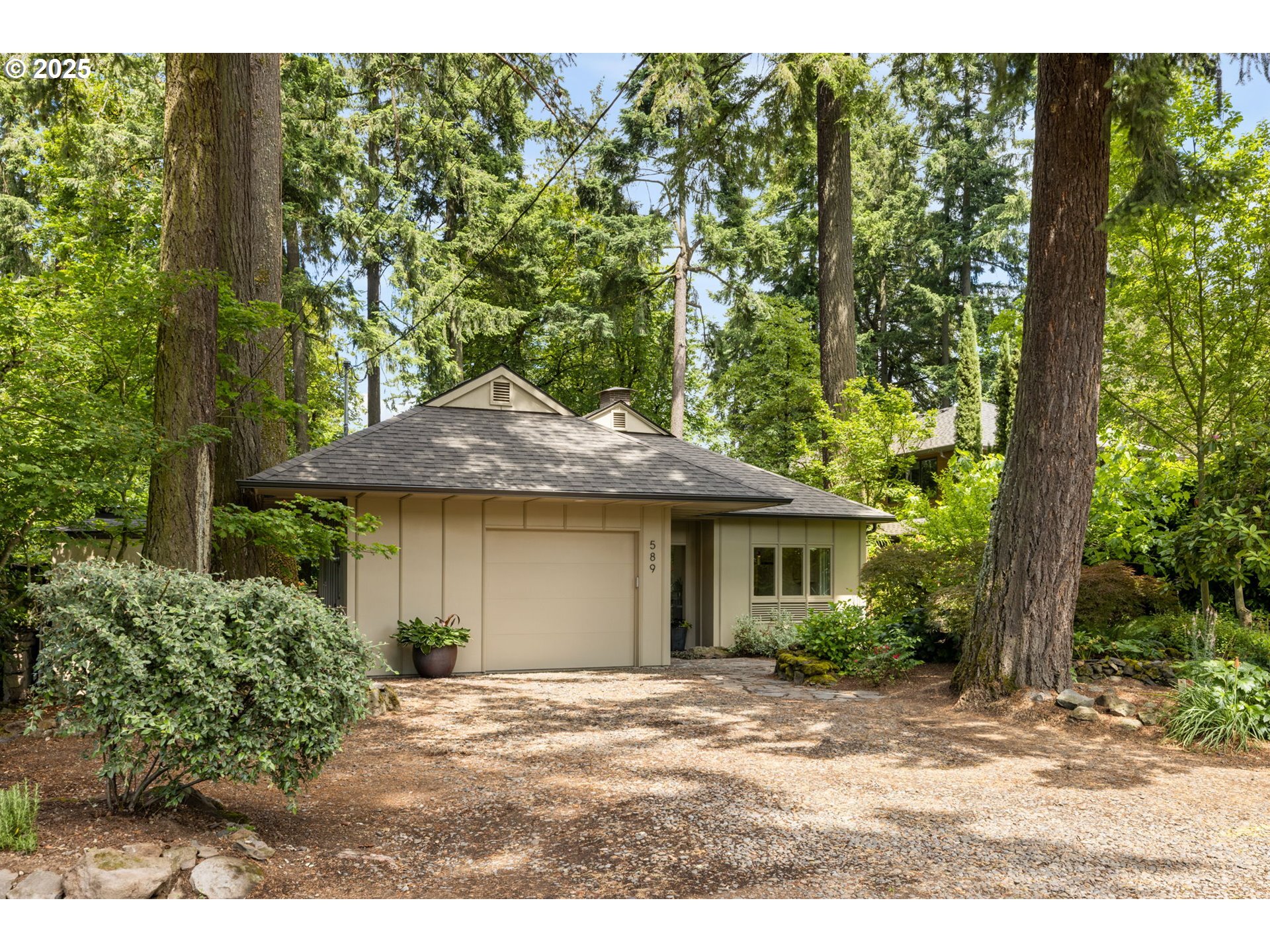 589 Ridgeway Rd  Lake Oswego OR 97034 photo
