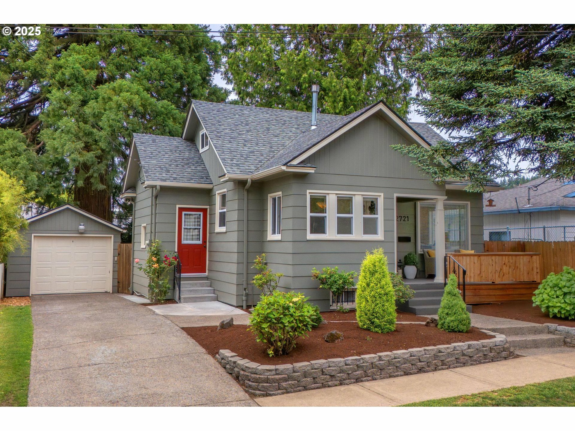 Property Photo: 2721 SE 78th Ave OR 97206