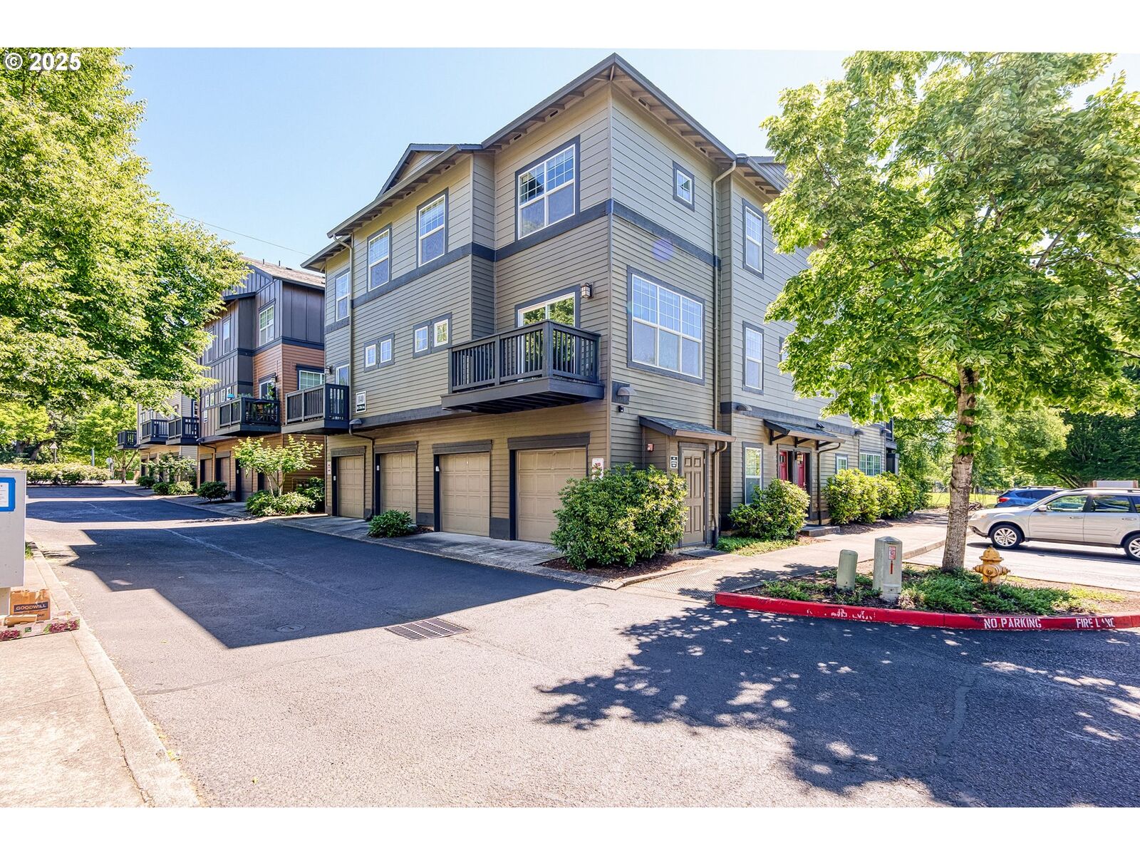 Property Photo:  1140 SW 170th Ave 203  OR 97003 