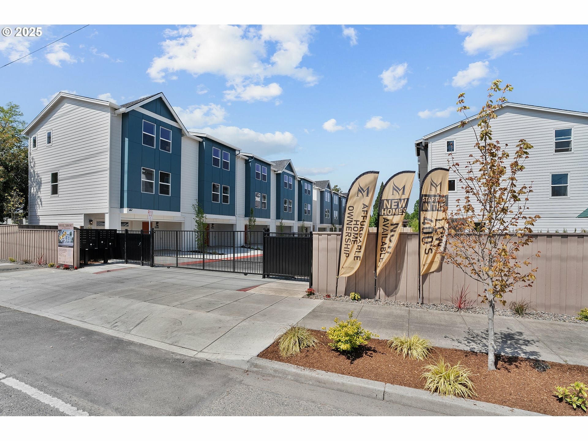 Property Photo: 15087 SE Division St OR 97236