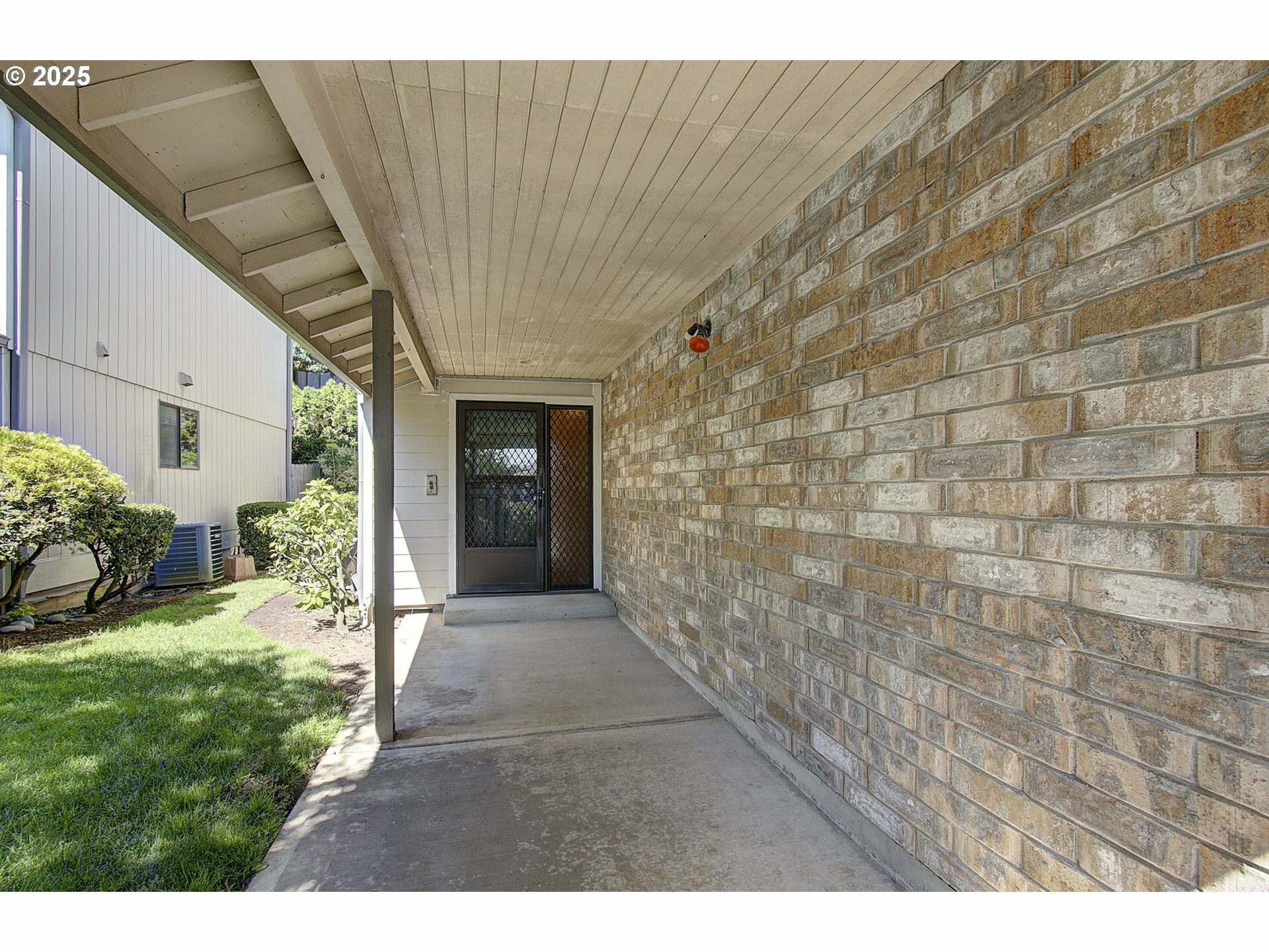 Property Photo: 4613 E 18th St 27 WA 98661