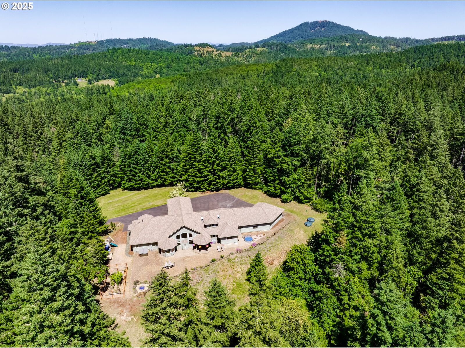 Property Photo: 85339 Svarverud Rd OR 97405