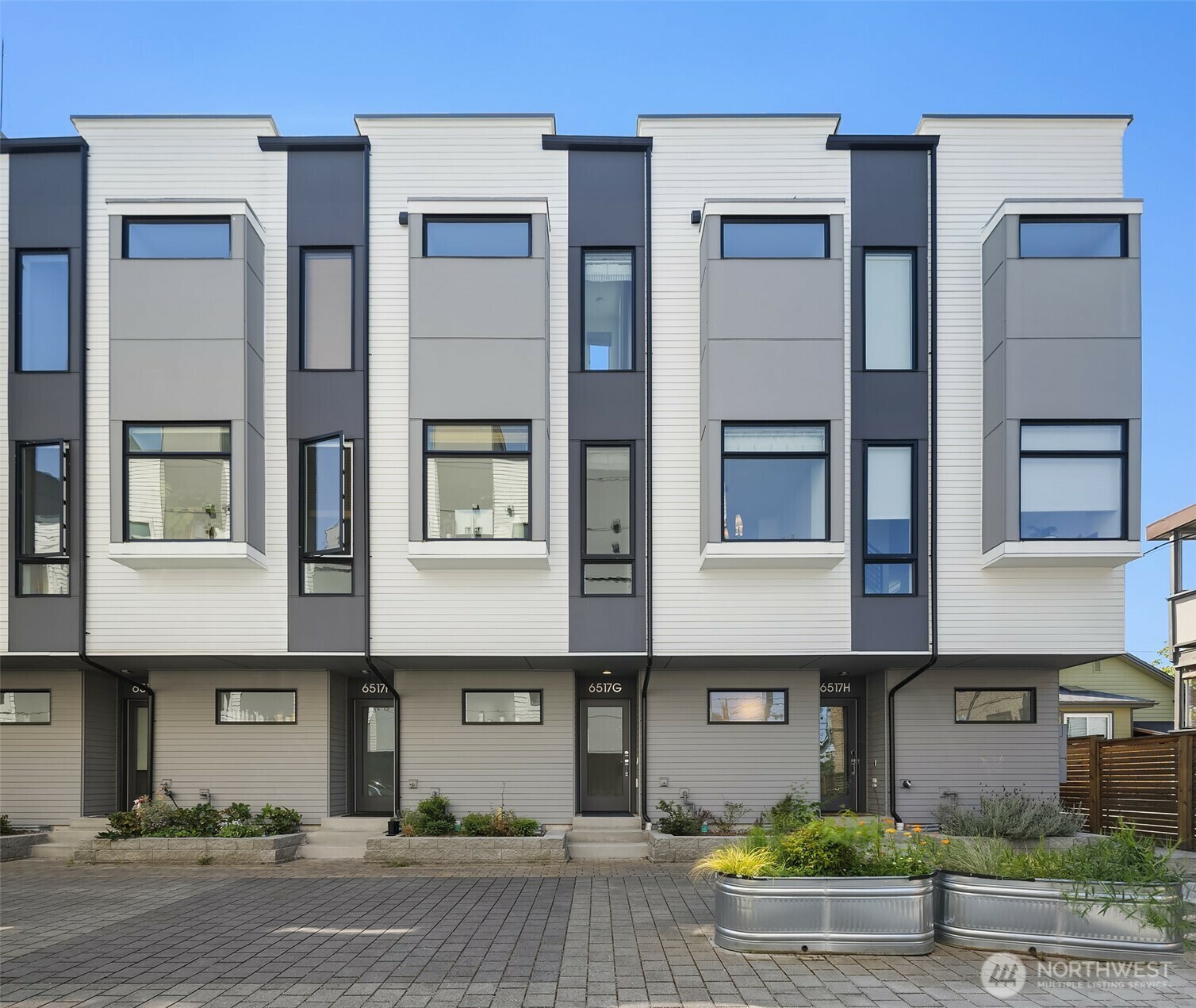 Property Photo: 6517 Phinney Avenue N G WA 98103