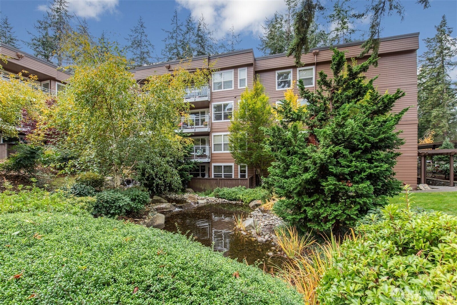 Property Photo: 22910 90th Avenue W E406 WA 98026