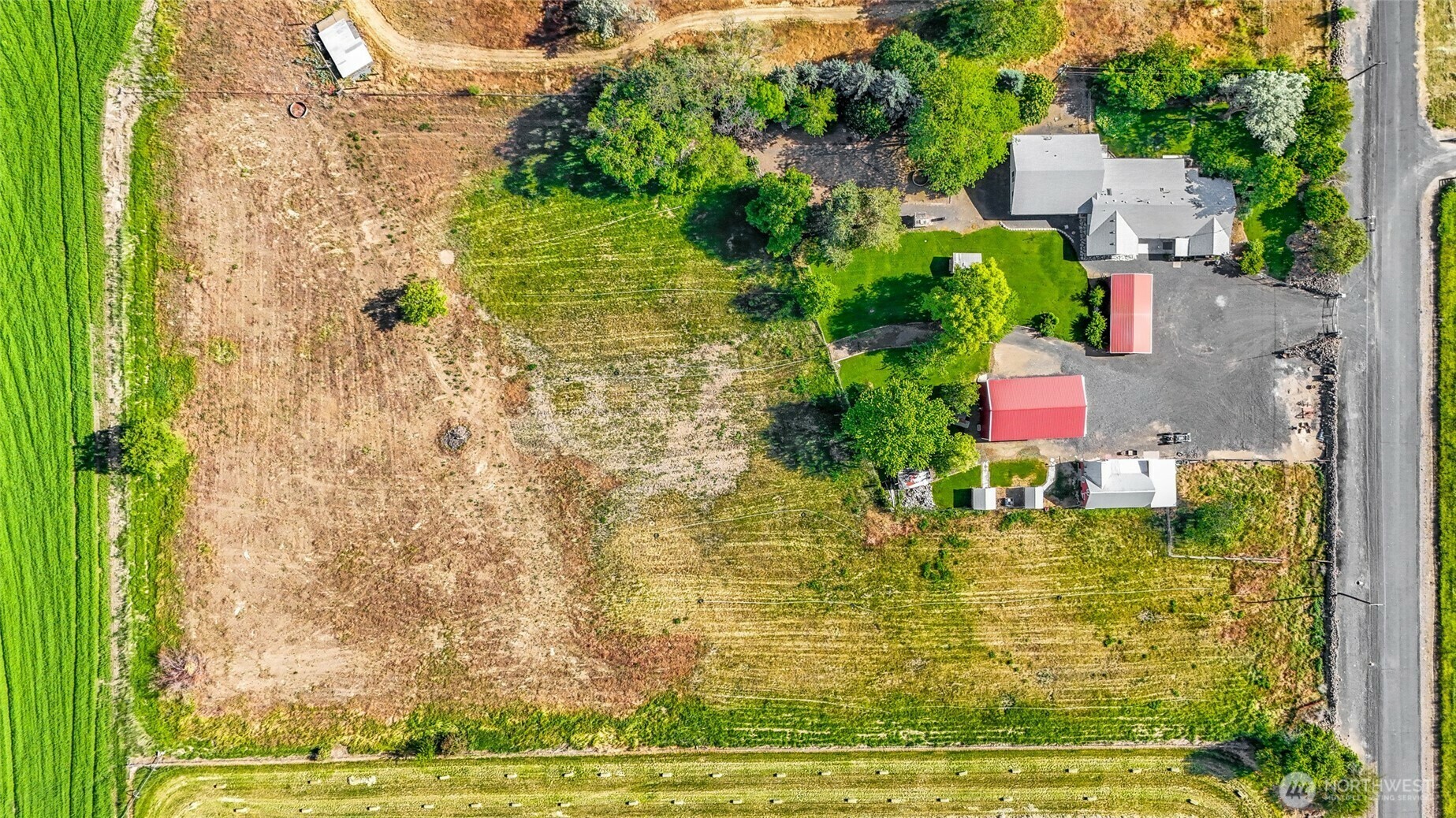 Property Photo: 11801 Road K NE WA 98837
