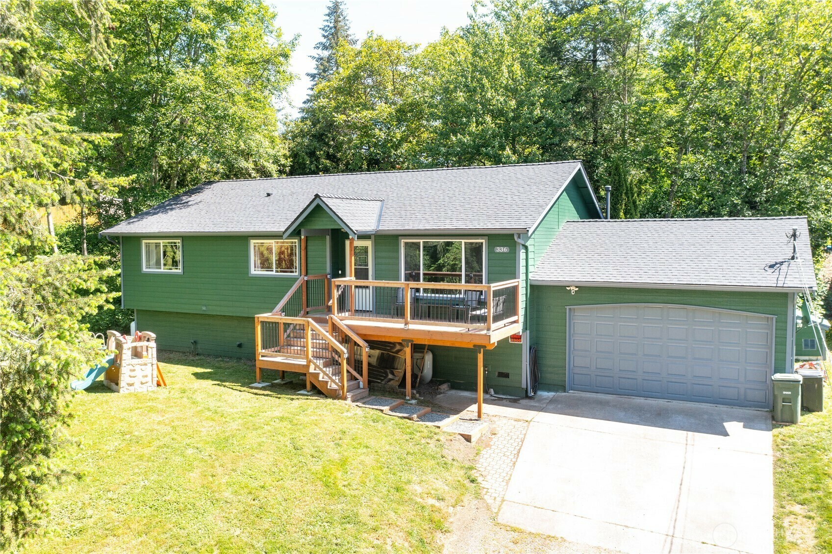 Property Photo: 336 Ridgeway Place WA 98284