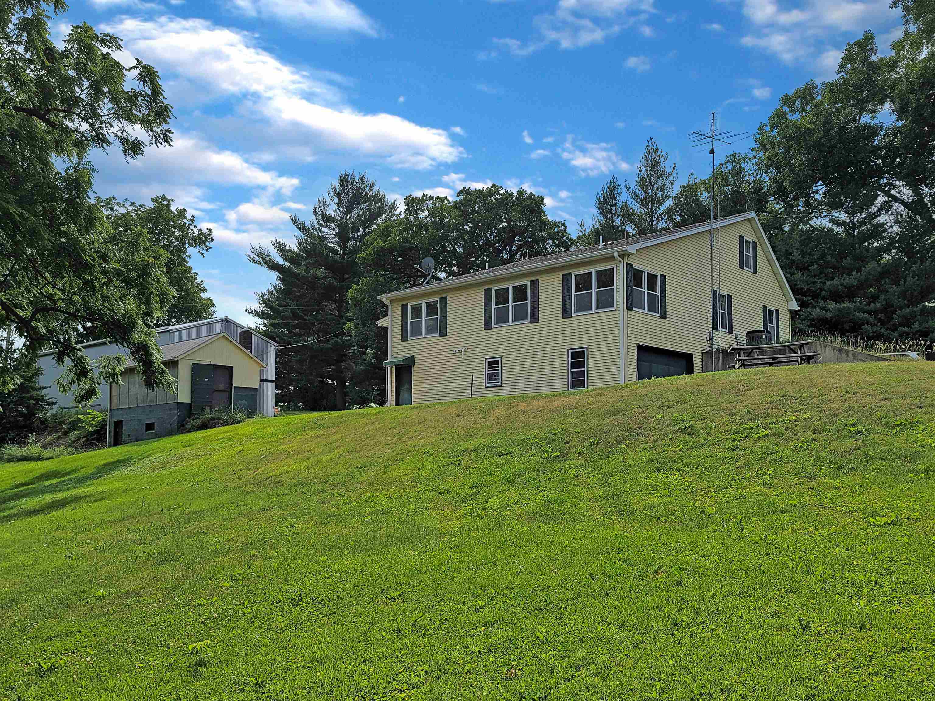 Property Photo: 4459 W Stagecoach Trail IL 61036