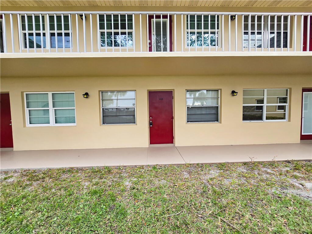 Property Photo: 29 Vista Gardens Trail 104 FL 32962