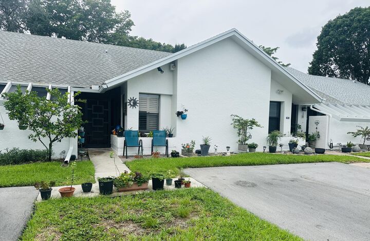 Property Photo:  10900 Waterberry Court  FL 33498 