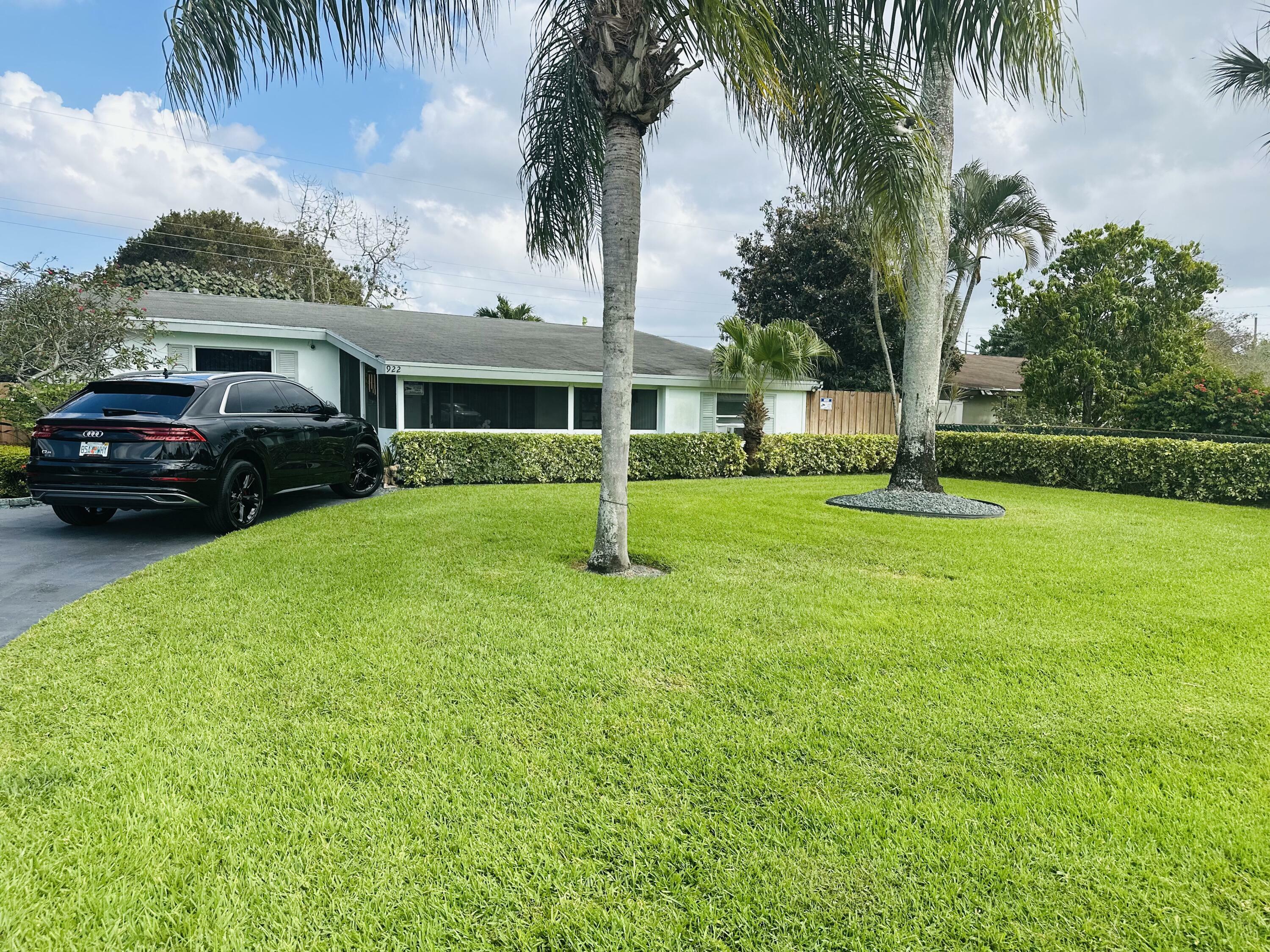 Property Photo: 922 Arlington Drive FL 33415