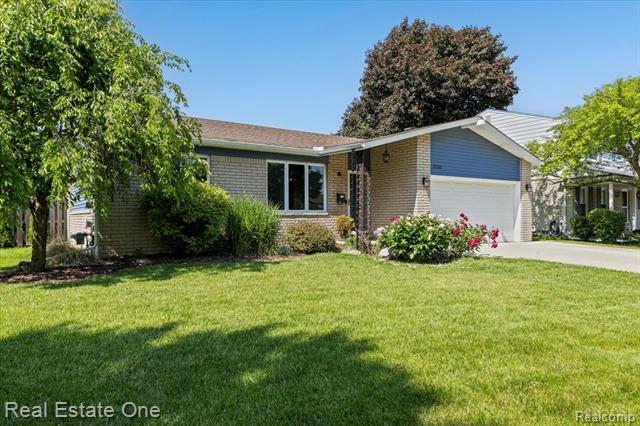 Property Photo: 37332 Bristol Street MI 48154