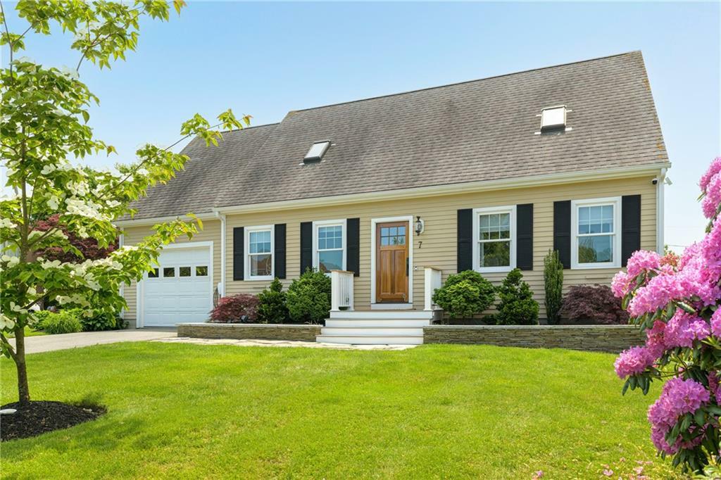 7 Maloney Lane  Middletown RI 02842 photo
