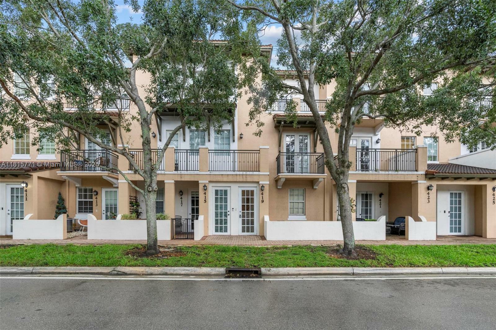 Property Photo: 419 SW 147th Ave 108 FL 33027