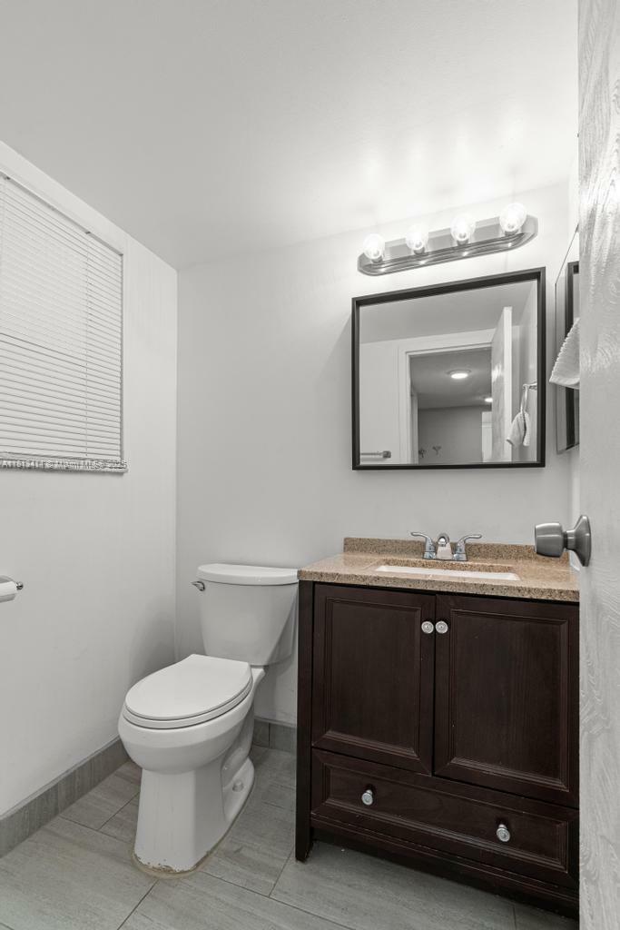 Property Photo:  8421 Lagos De Campo Blvd 306T  FL 33321 
