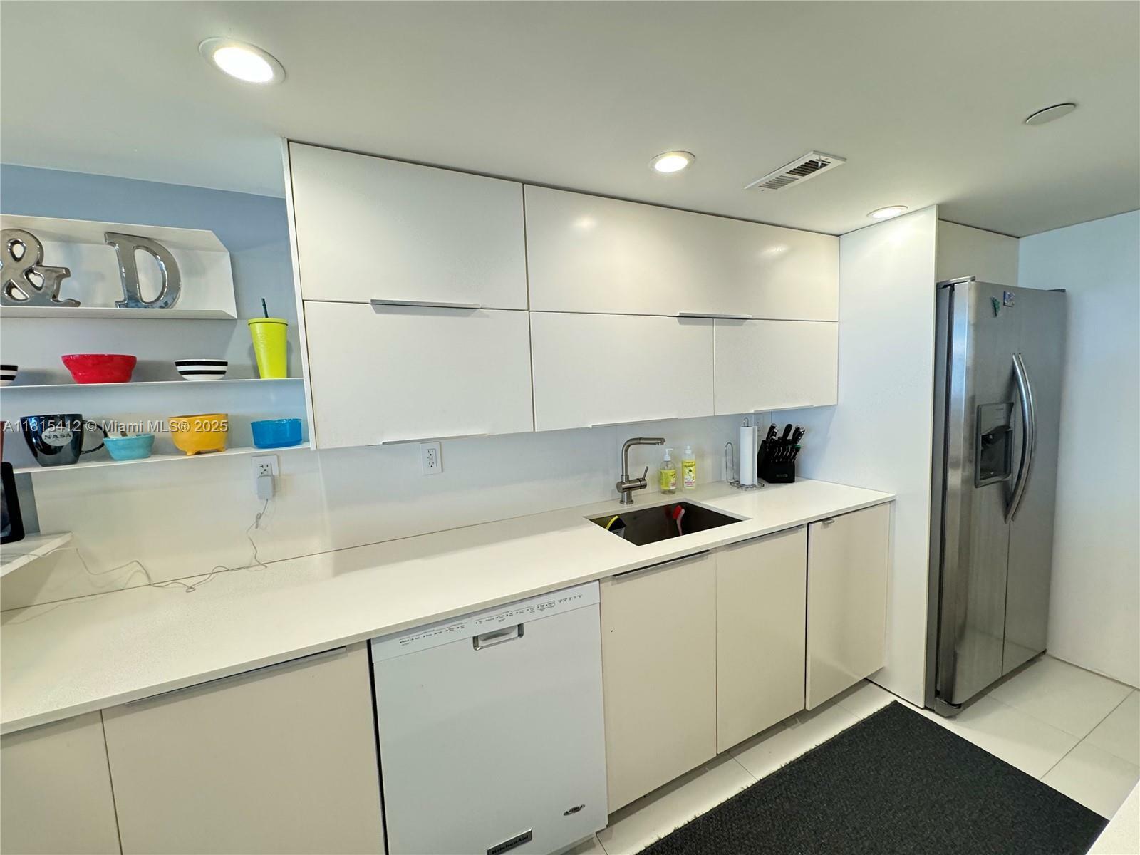 Property Photo: 100 Lincoln Rd 1035 FL 33139