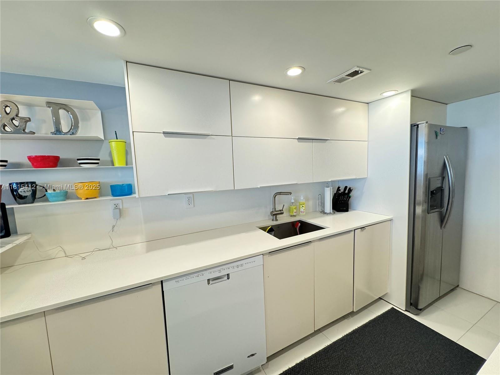 Property Photo: 100 Lincoln Rd 1035 FL 33139